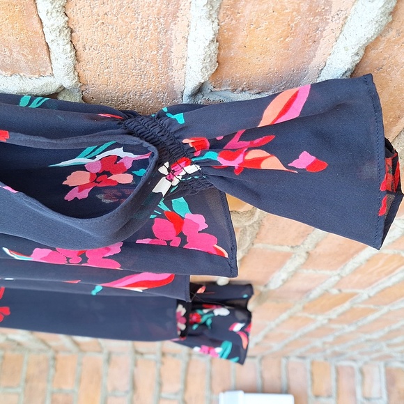 Joie Cut-Out Sleeves Silk Blouse Floral Print - Picture 9 of 11